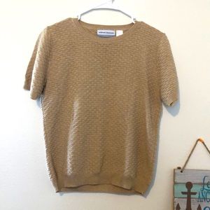 Short sleeve sweater. Size - S, Color -cream latte